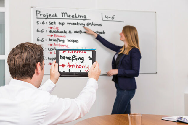 Optelec Compact 10 HD_Viewing a whiteboard