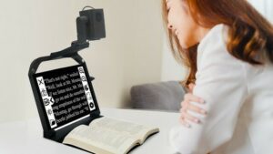 ONYX PRO Portable Magnifier With Text-To-Speech 
