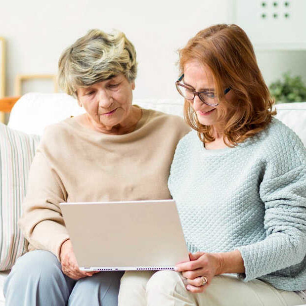 Screen Reading software helps an elderly woman on her computer